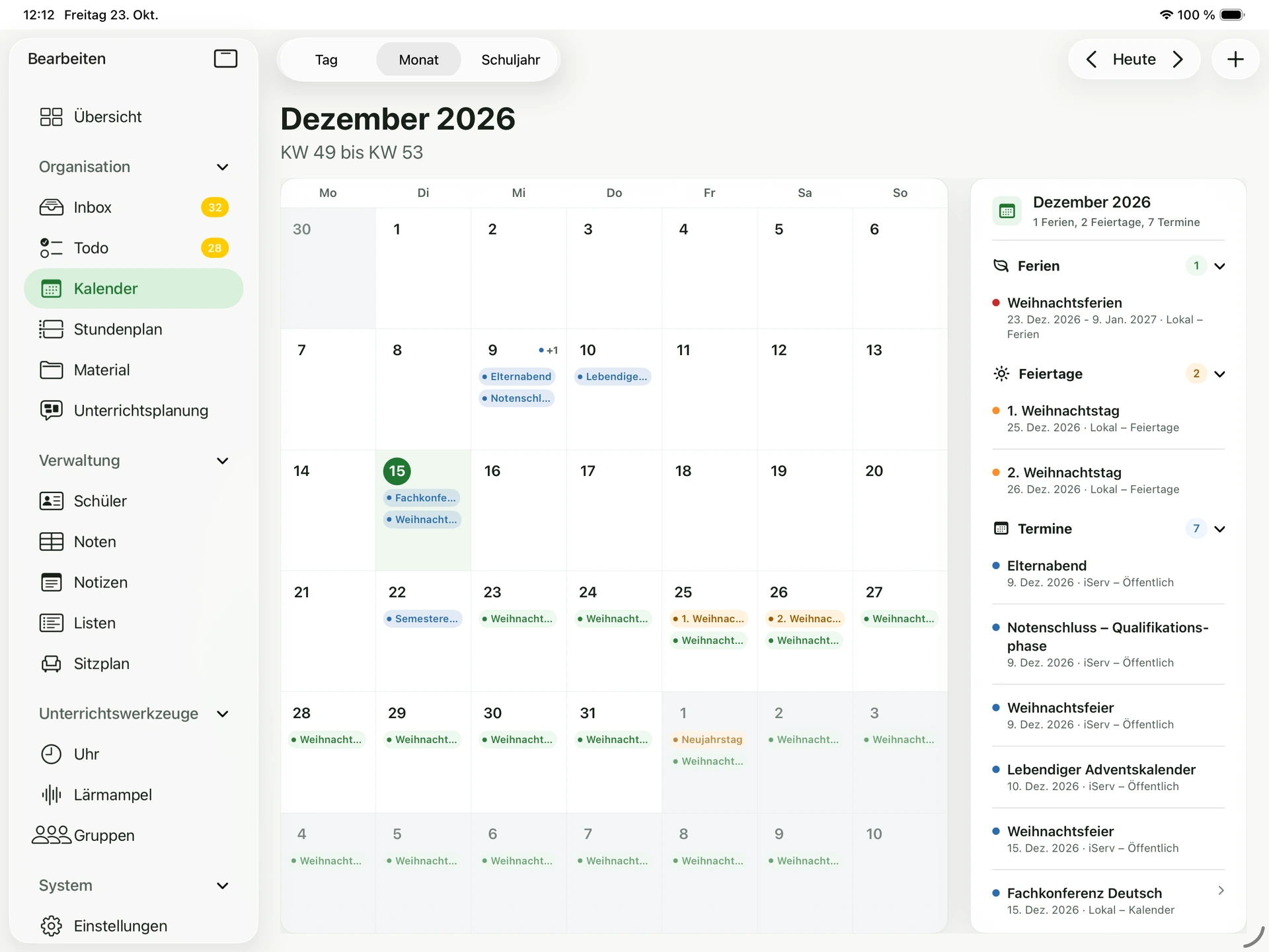 Kalender-Monatsansicht von kunomi.pult mit Beispielterminen und dem Tagesinspektor