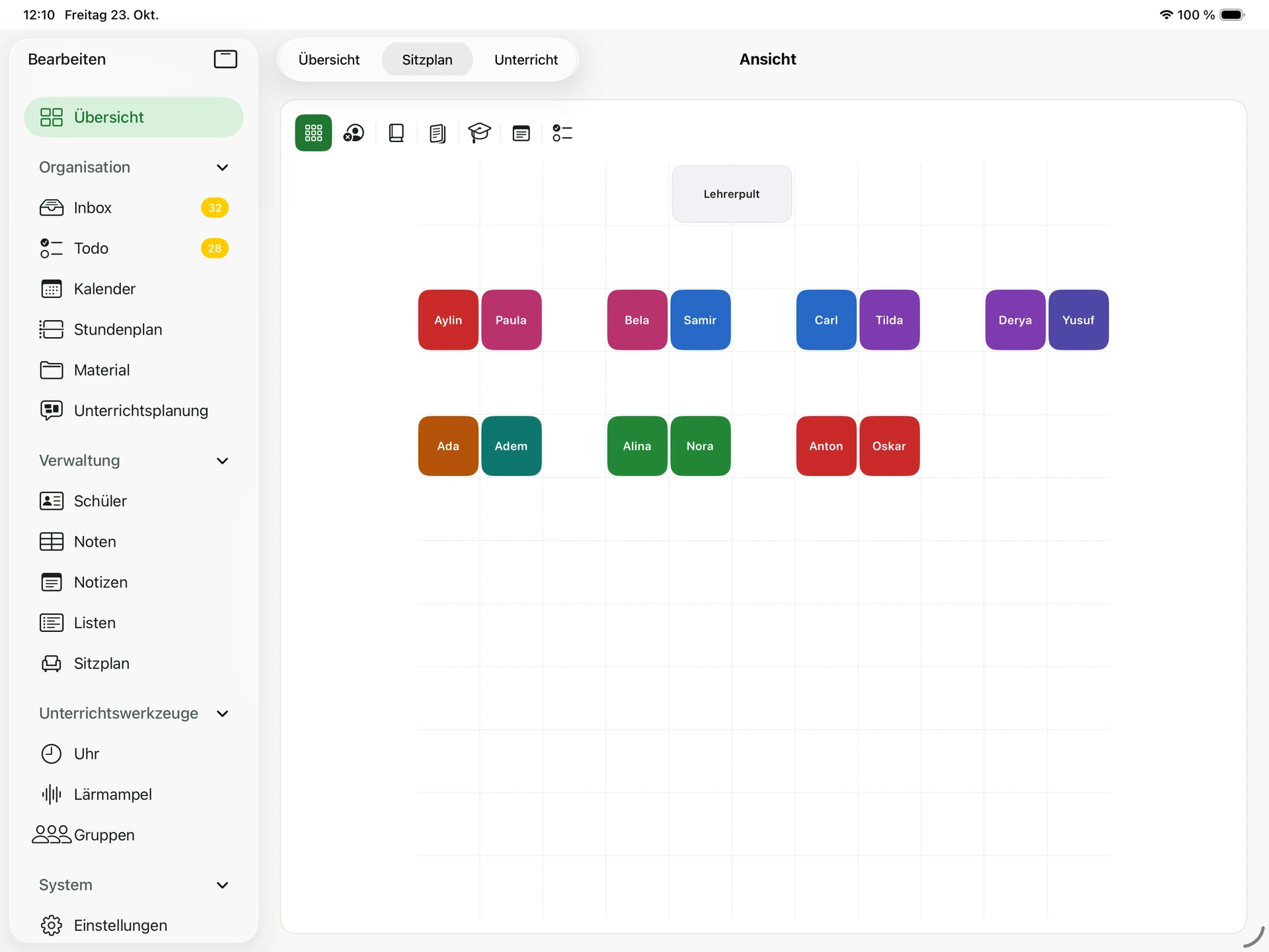 Vollständiger Sitzplan im Dashboard von kunomi.pult mit fiktiven Schülerinnen und Schülern