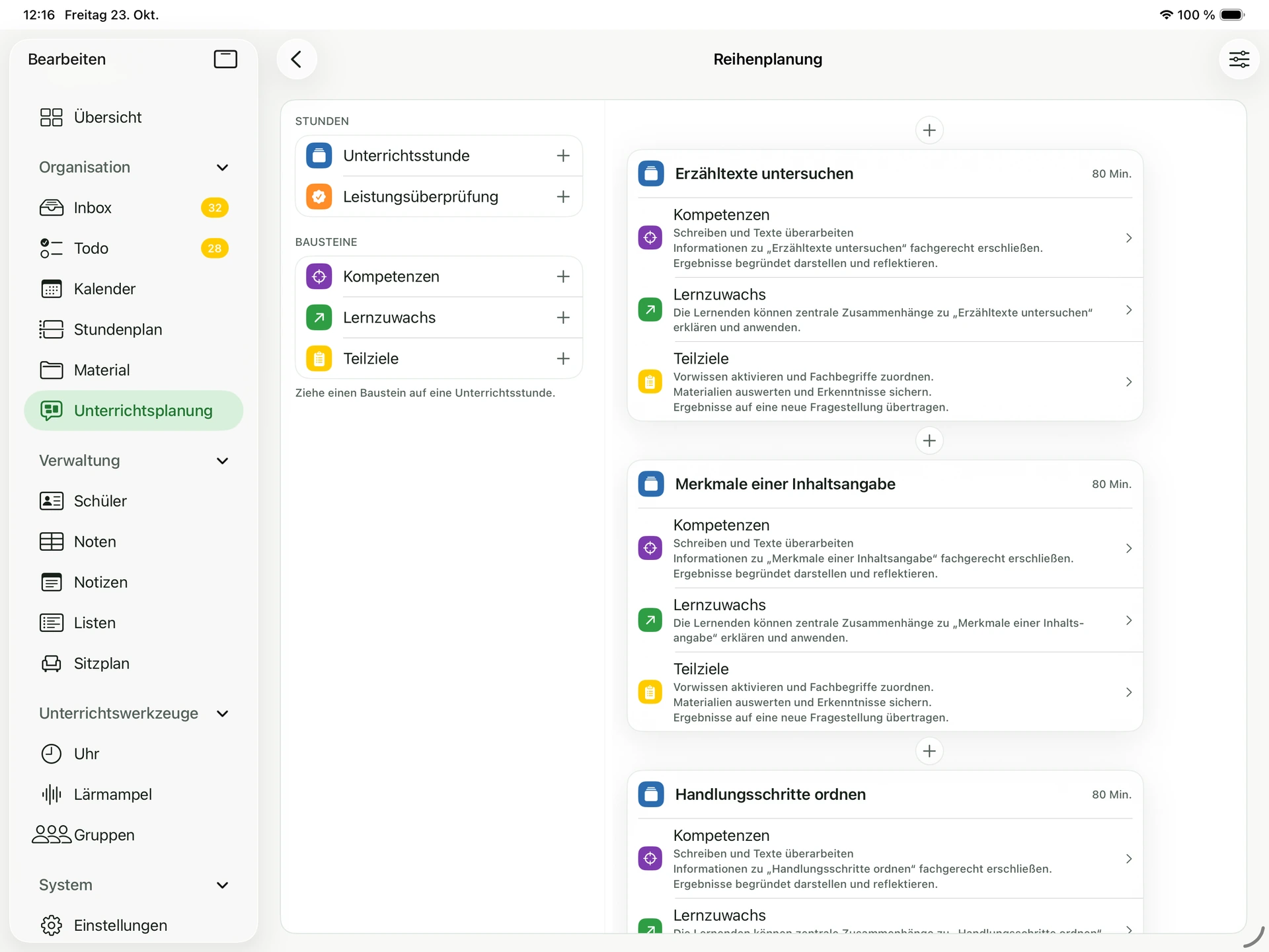 Geöffnete Unterrichtsreihe in kunomi.pult mit Stunden und Bausteinen, ohne ausgewählte Stunde oder geöffneten Teilziel-Editor
